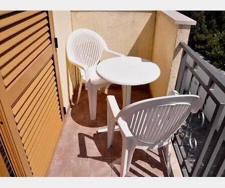 Meridiana 1 Apartman *